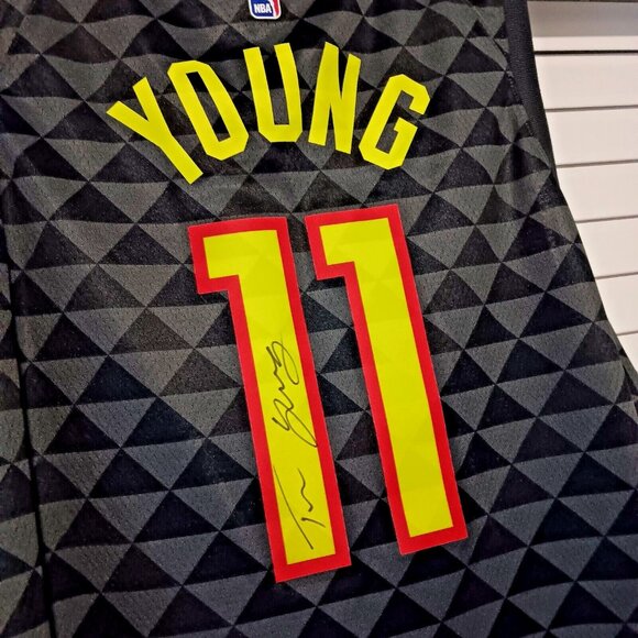 Signed NIKE Swingman Trae Young Atlanta Hawks Jersey XXL Make Me An Offer - Picture 2 of 7